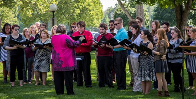 A Cappella Choir sings “Peace, Peace!” at dedication