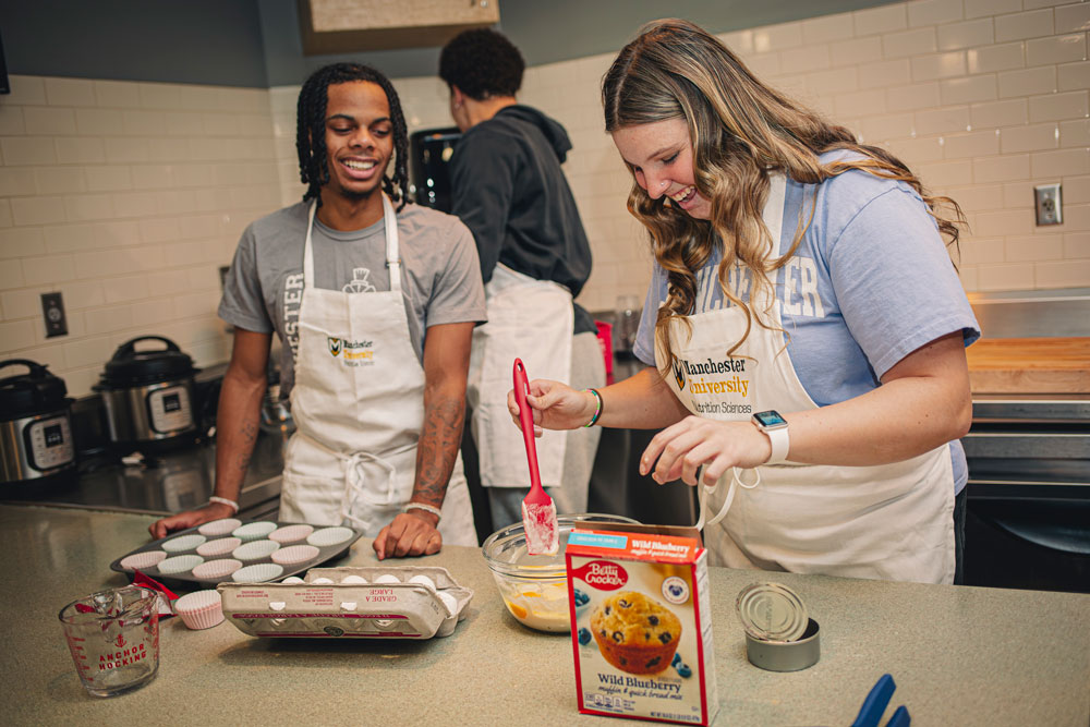 Two MU students work together in the Nutrition Lab